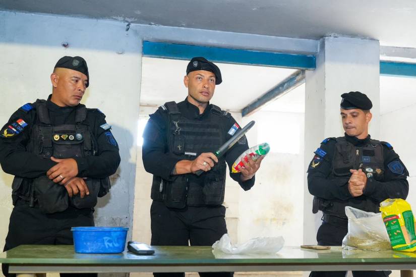 Provincia entregó al Servicio Penitenciario nuevas paletas detectoras de metales