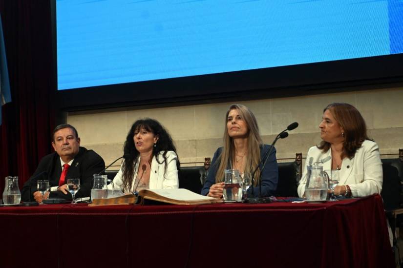 Poletti acompañó la asunción de la primera conducción femenina en la historia de la UNL