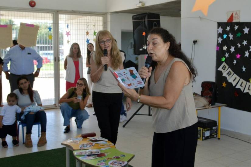 Abuelos cuentacuentos: historias que unen generaciones en jardines municipales