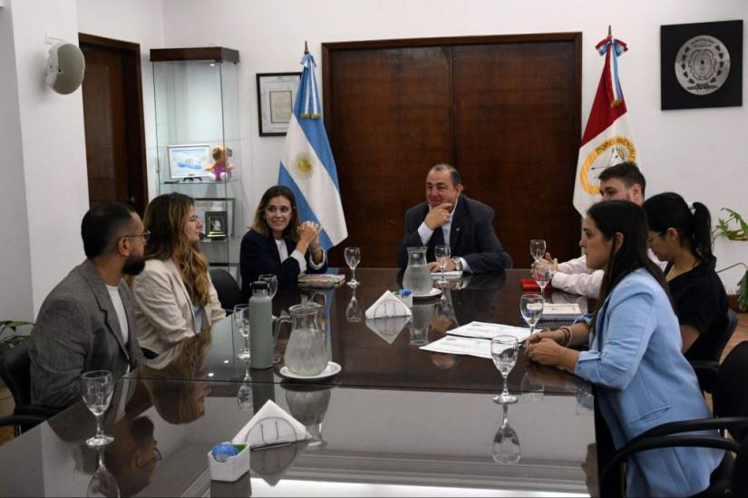 La Municipalidad fortalece el vínculo con Urban Ocean para mejorar la gestión de residuos plásticos