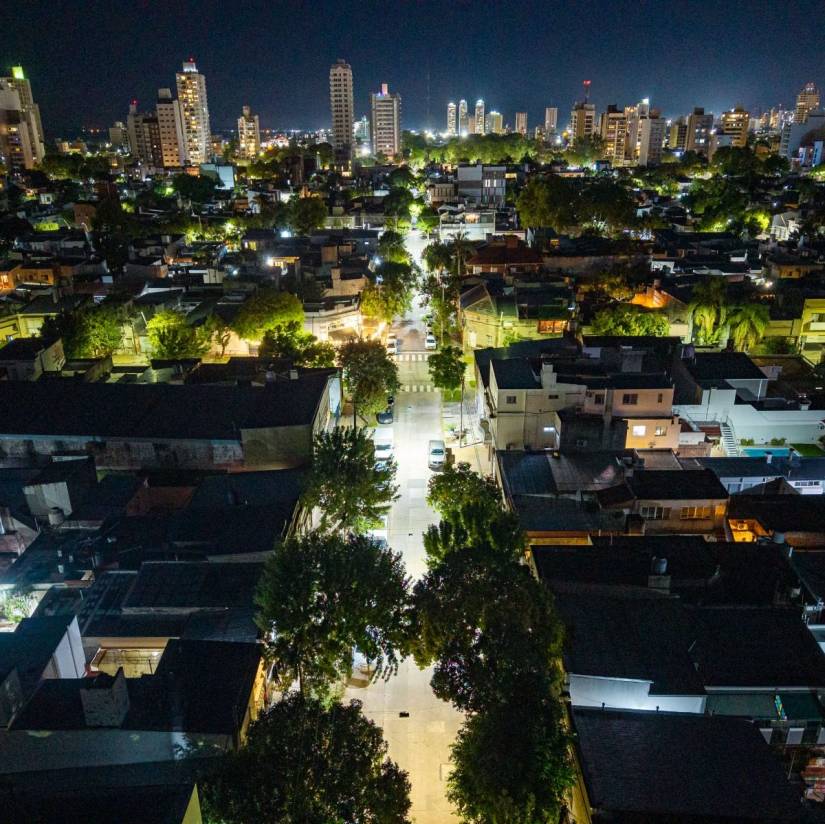 La Municipalidad ya renovó casi 2.300 luminarias led y el cronograma continúa en 13 vecinales