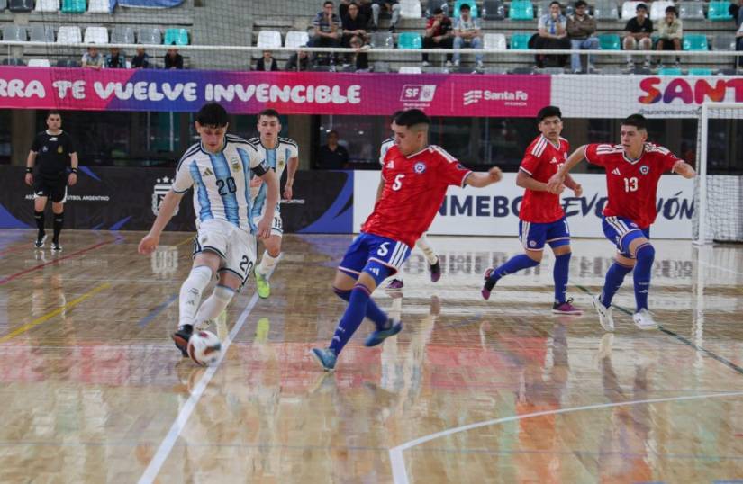 Miles de santafesinos disfrutaron el inicio de Liga Evolución de Futsal en el estadio Invencible