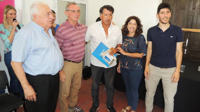 La Provincia avanza con la entrega de aportes del fondo de fortalecimiento de la agricultura familiar