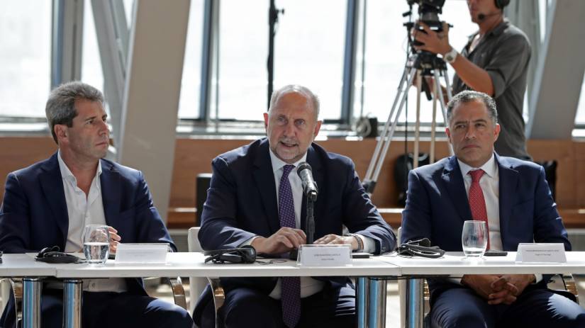 Perotti firmó un convenio con el CFI para potenciar los recursos hídricos de la provincia