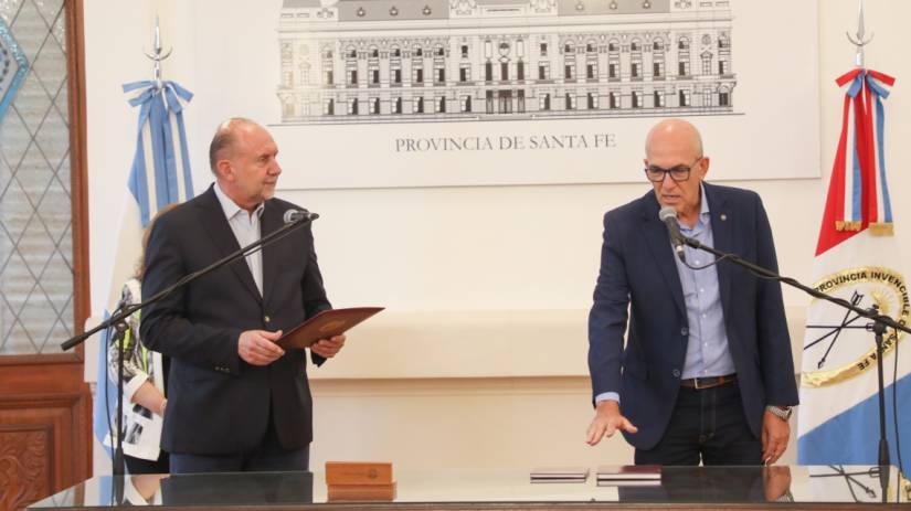 Víctor Debloc asumió como Ministro de Educación de la provincia
