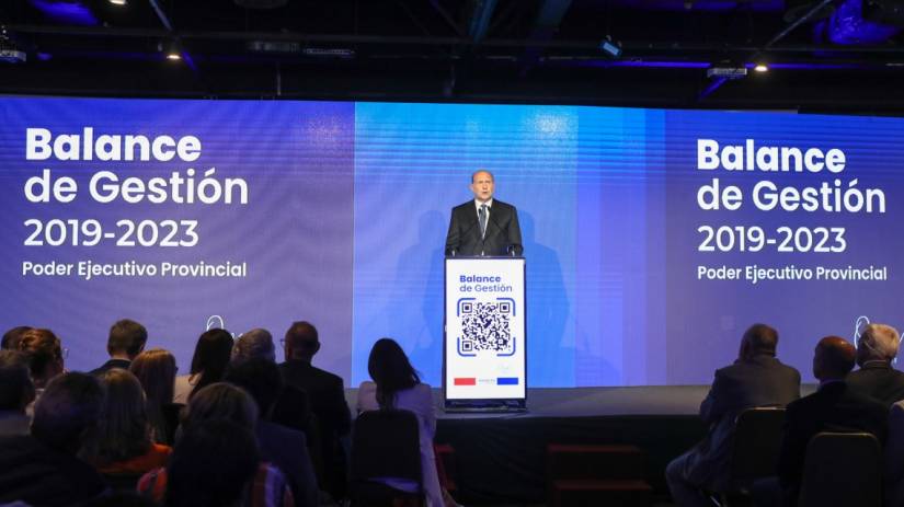 Perotti presentó el tablero de obra pública