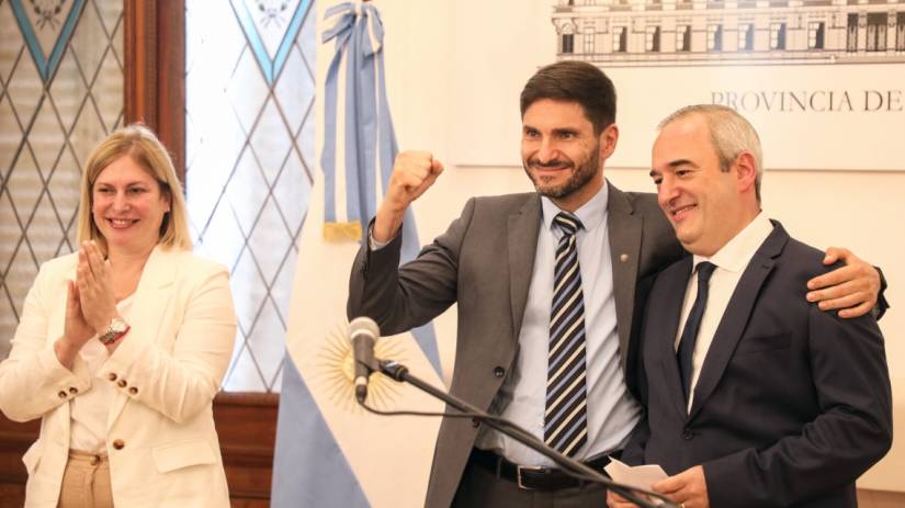 Pullaro tomó juramento al nuevo fiscal de estado de la provincia