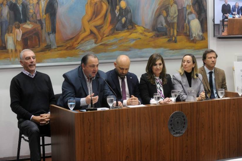 Hidrovía Paraná-Paraguay: Poletti firmó un documento conjunto en defensa del rol de Santa Fe