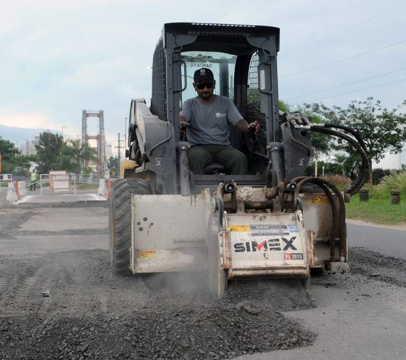 Avanzan los trabajos de bacheo y mantenimiento vial e iluminación en la ciudad