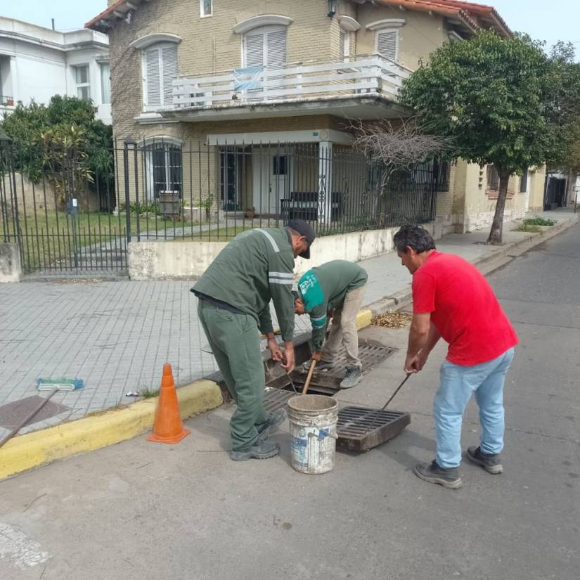 Limpieza de bocas de tormenta: se retiraron más de 1100 toneladas de basura y hasta un árbol