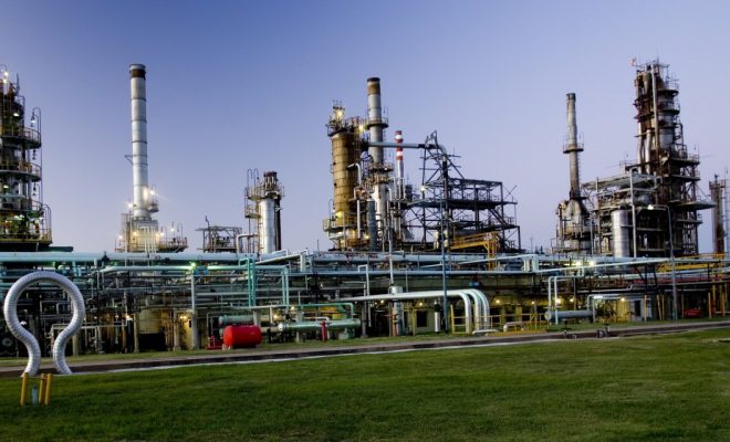 Buscan reactivar la refinería San Lorenzo YPF y convertirla en planta de biocombustible para aviones