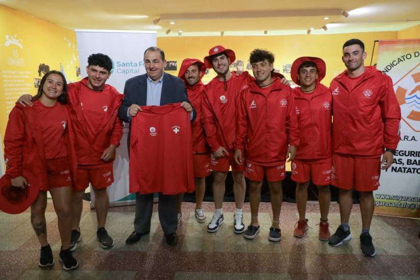 Temporada de verano: se entregaron más de 90 kits de indumentaria adecuada para guardavidas